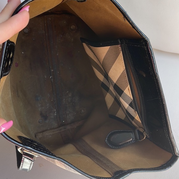 Burberry authentic handbag - Picture 12 of 13